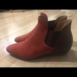 Size 7 red burgundy wine Fluevog Chelsea booties